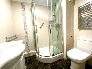 Modern Shower Room/WC- click for photo gallery